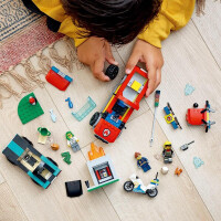 LEGO City Fire Rescue & Police Chase Truck Set 60319 4